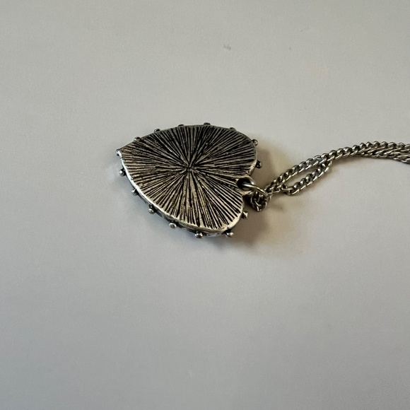 TOPSHOP  Silver Tone Heart Pendant Necklace - Picture 2 of 7